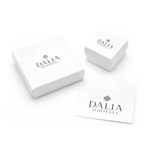 Scatola regalo Dalia Gioielli in bianco con logo, perfetta per presentare i tuoi gioielli con raffinatezza.