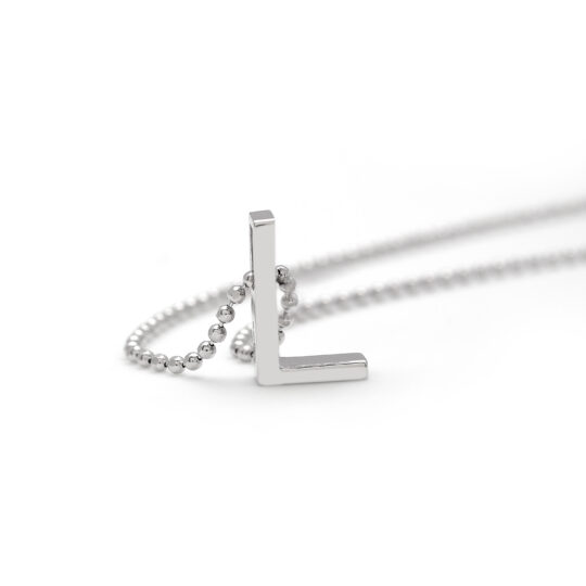 Collana con Lettera L in Argento 925 su catena a sfere, un accessorio raffinato e personalizzato.