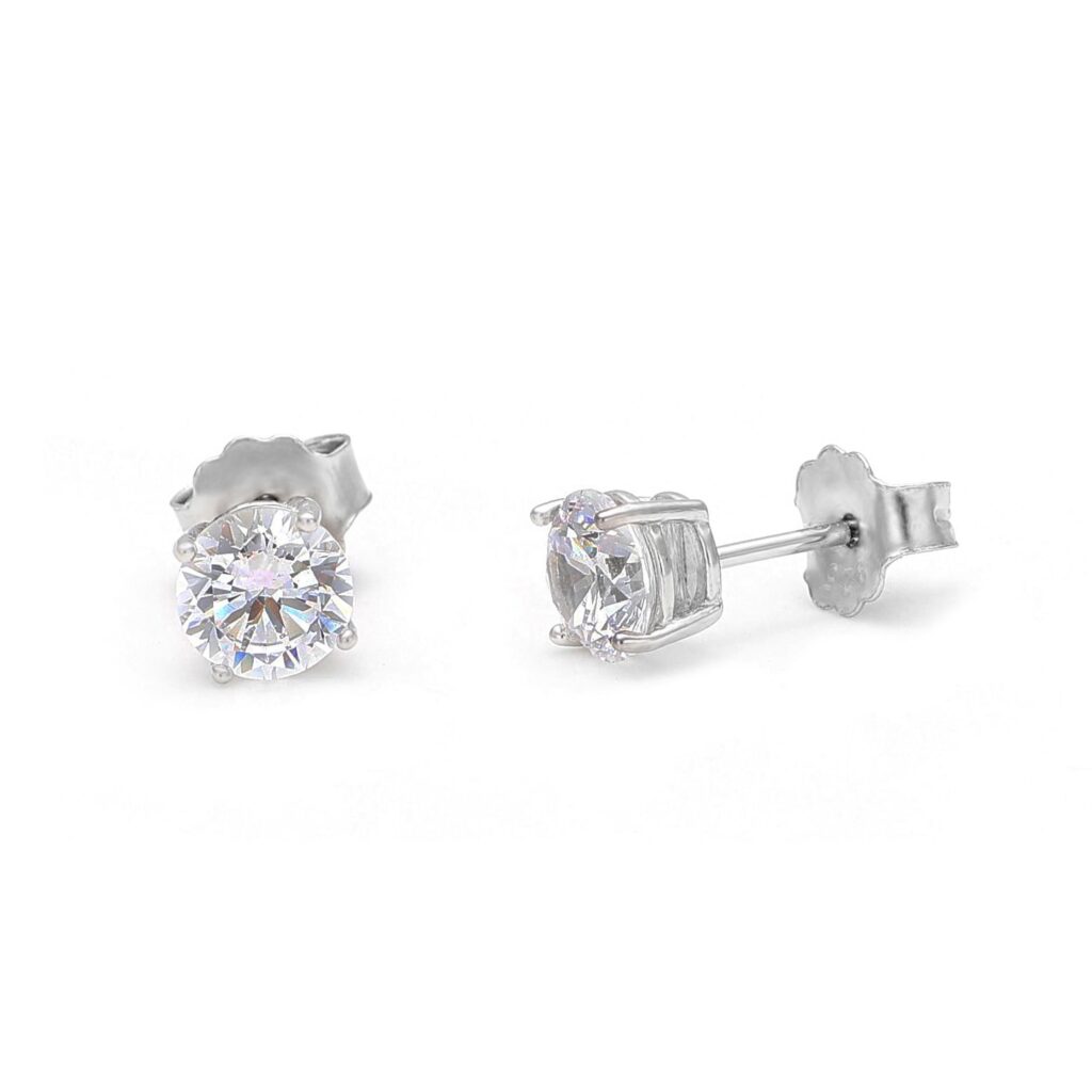 Orecchini Punto Luce in Argento 925 con brillanti bianchi, gioielli luminosi ed eleganti perfetti per ogni occasione.