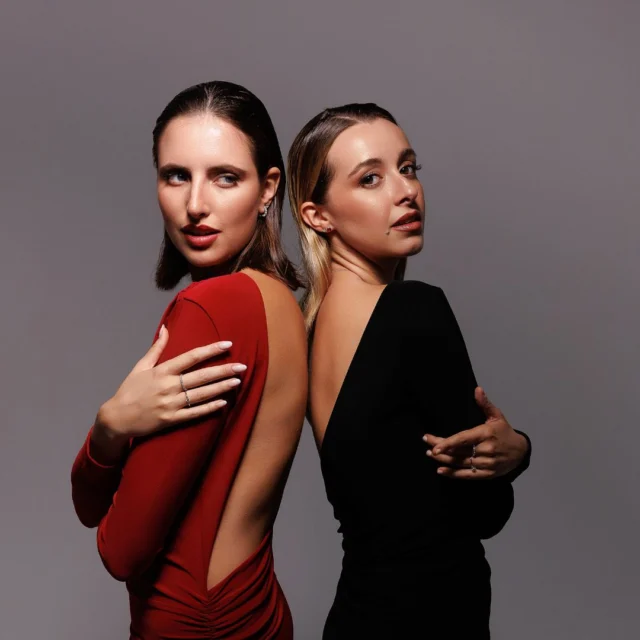 Audace e glamour: con i nostri gioielli non passerai inosservata

Completa il tuo look con i tuoi accessori preferiti approfitta subito dello sconto del 🌟20% e ricevi un ulteriore 10% sul tuo prossimo acquisto. 

Tik Tok la promozione sta per scadere⏳

#collana #orecchini #anello #bracciale #daliagioielli #gioielliartigianali #gioiellifattiamano #handmadejewelery #jewelery #gioiellimadeinitaly #gioielliartigianali